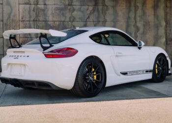5k-Mile 2016 Porsche Cayman GT4