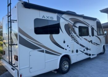 2018 Thor Motor Coach Axis 24.1