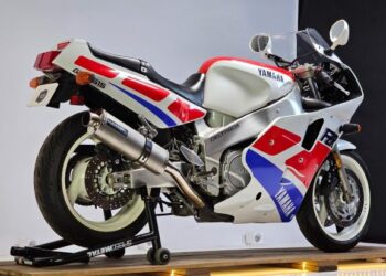 1989 Yamaha FZR1000 at No Reserve
