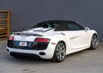 8k-Mile 2012 Audi R8 V10 Spyder 6-Speed