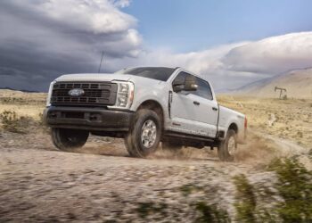 2027 Ford Super Duty Drops Base Engines As Godzilla V8 Becomes Standard