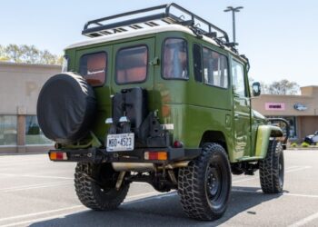 2H-Powered 1984 Toyota Land Cruiser FJ40 5-Speed
