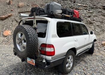 Modified 2006 Toyota Land Cruiser UZJ100