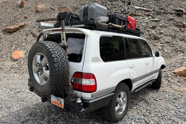 Modified 2006 Toyota Land Cruiser UZJ100