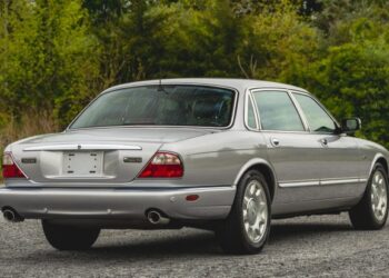 30k-Mile 2003 Jaguar Super V8