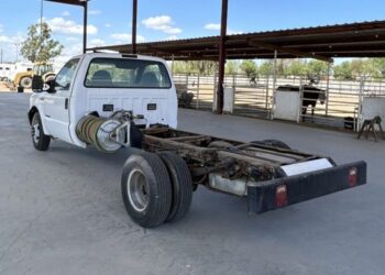 9k-Mile 2000 Ford F-350 Super Duty XL Chassis Cab Power Stroke Dually 6-Speed at No Reserve