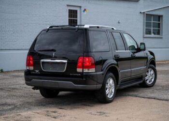 2004 Lincoln Aviator at No Reserve