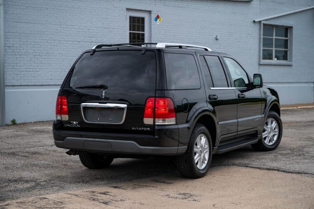 2004 Lincoln Aviator at No Reserve