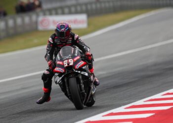 Martin barrier scare in opening Barcelona MotoGP practice