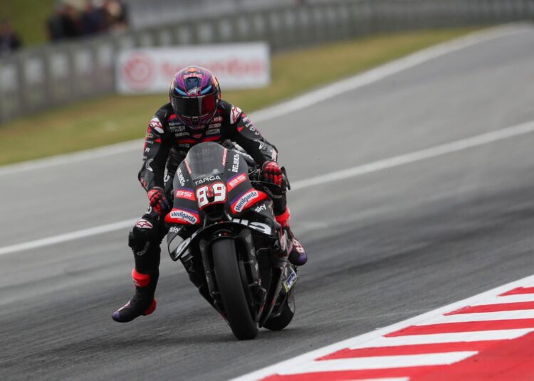 Martin barrier scare in opening Barcelona MotoGP practice
