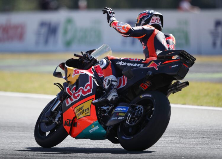 Acosta on pole as Aprilia title duo flounder