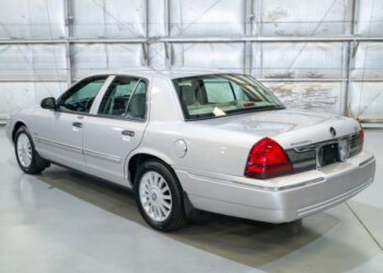 10k-Mile 2009 Mercury Grand Marquis LS at No Reserve