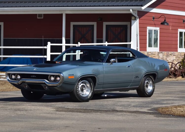 1971 Plymouth Hemi GTX for Sale Just 1-of-11 With 426 V8 and Four-Speed Combo