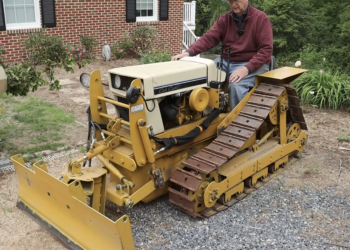 DIY Guy Builds Ultimate Chore Fleet With Mini Bulldozer, Road Grader Based on Lawn Tractors