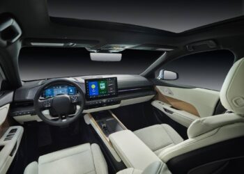 Lexus ES Finally Has the Tech to Match Its Luxury Reputation