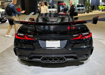 Texas Karen Caught on Video Kicking Man’s Corvette Z06 at Gas Station