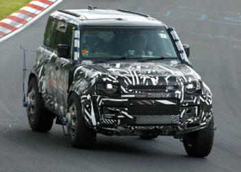 New Extreme Land Rover Defender Spotted Absolutely Flying on the Nurburgring