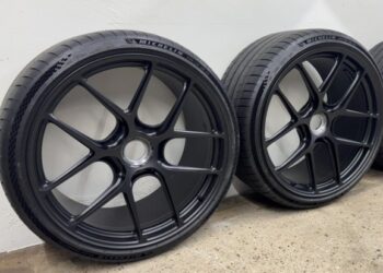 21×9.5″ and 22×12.5″ HRE R101 Center-Lock Wheels at No Reserve