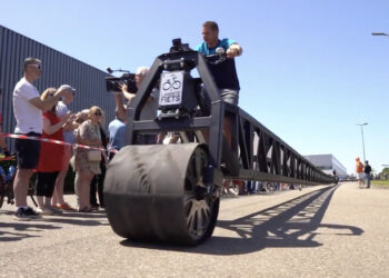 The World’s Longest Bicycle Is A Complex Centipede Of Metal And Chain