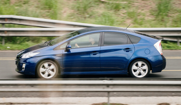 Here’s How Hybrid Cars Charge While Driving