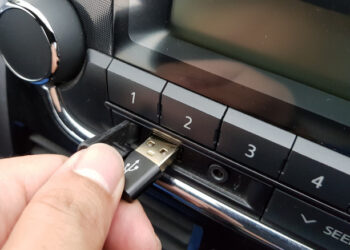 The Pros And Cons Of Using USB Thumb Drives For Your In-Car Music Library