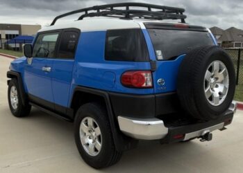 2007 Toyota FJ Cruiser 6-Speed at No Reserve