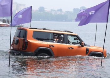 This Chinese SUV Can ‘Swim’ in Deep Water—and It Has an 892-HP Engine