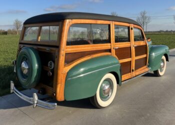 1947 Ford Super Deluxe Woodie Wagon