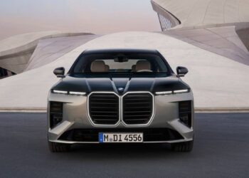 BMW Put Neue Klasse Tech In The 7 Series, And It’s Absurd In The Best Way