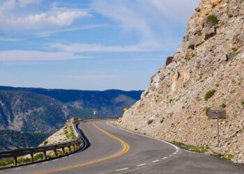 Crews Battle Massive 15-Foot Snowdrifts to Open Yellowstone’s Most Scenic Road