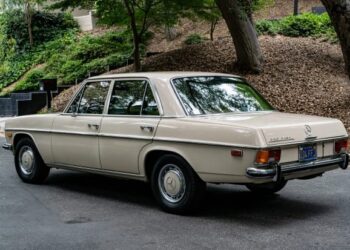 Blue-Plate 1972 Mercedes-Benz 220D 4-Speed