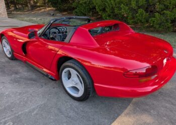 1k-Mile 1993 Dodge Viper RT/10