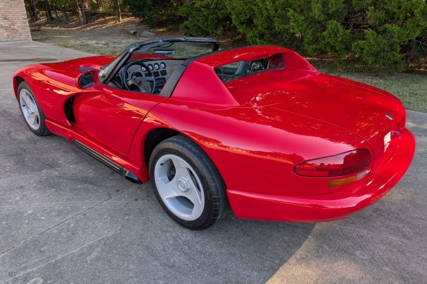 1k-Mile 1993 Dodge Viper RT/10