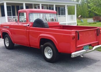 1960 Ford F-100 Custom Cab 3-Speed at No Reserve