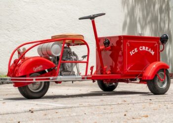 1949 Cushman Package Kar at No Reserve