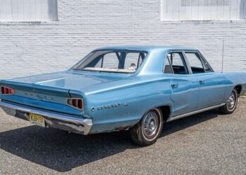 1968 Dodge Coronet Deluxe 4-Door Sedan 3-Speed