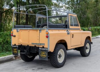 1977 Land Rover 88 Series III Santana