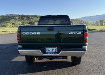 2001 Dodge Ram 2500HD SLT+ Quad Cab 4×4 Cummins 6-Speed
