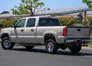 2004 Chevrolet Silverado 2500HD LS Crew Cab Duramax 4×4 at No Reserve