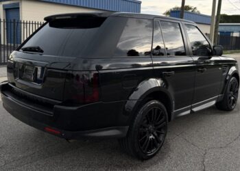 2011 Land Rover Range Rover Sport HSE Luxury at No Reserve
