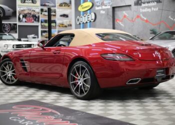 7k-Mile 2012 Mercedes-Benz SLS AMG Roadster