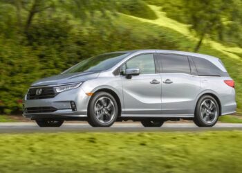 Honda Odyssey Owners Say Airbags Deployed Without A Crash