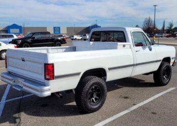 1993 Dodge Power Ram W150 4×4 5-Speed
