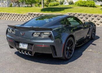 20k-Mile 2019 Chevrolet Corvette Z06 Coupe 2LZ 7-Speed
