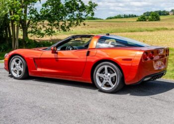 2005 Chevrolet Corvette Coupe Z51 1SB 6-Speed