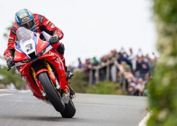 Senior TT red-flagged on lap two