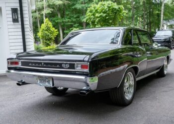 496-Powered 1966 Chevrolet Chevelle 300 Deluxe 2-Door Sedan