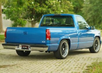 6.2L-Powered 1993 Chevrolet C1500 Pickup at No Reserve