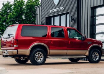 2005 Ford Excursion Eddie Bauer Power Stroke 4×4