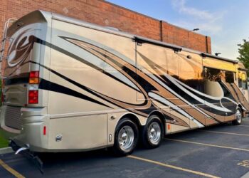 2015 American Revolution LE 42T Motorcoach